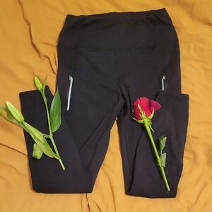 Sleek Black Leggings with Zipper Accents